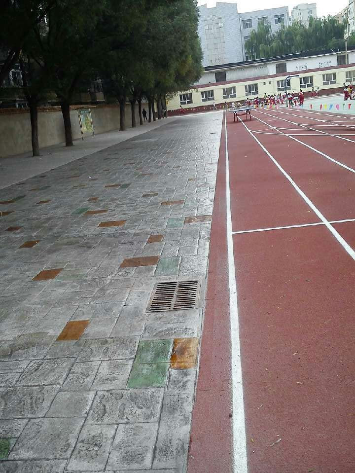 大同學(xué)校酸著色壓印混凝土-7.jpg