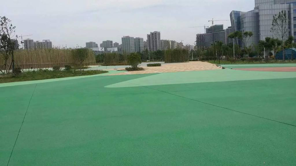 「彩色透水混凝土」彩色透水混凝土與透水磚哪種透水鋪裝更實(shí)用